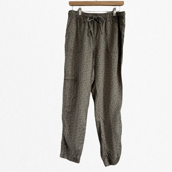 NICOLE MILLER Women’s Leopard Printed Joggers in Shades of Grey Medium - Picture 1 of 3